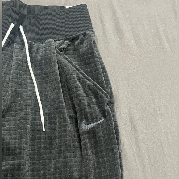 Nike Sportswear - Picture 2 of 10